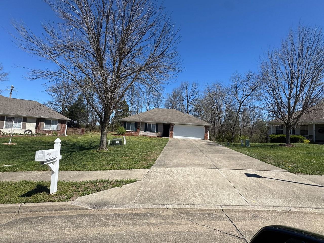 2410 Bentley Ct - Photo 2 of 16