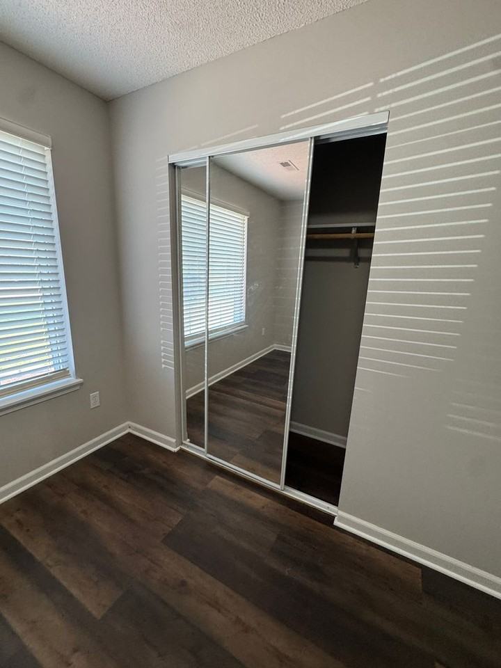 2410 Bentley Ct - Photo 4 of 16