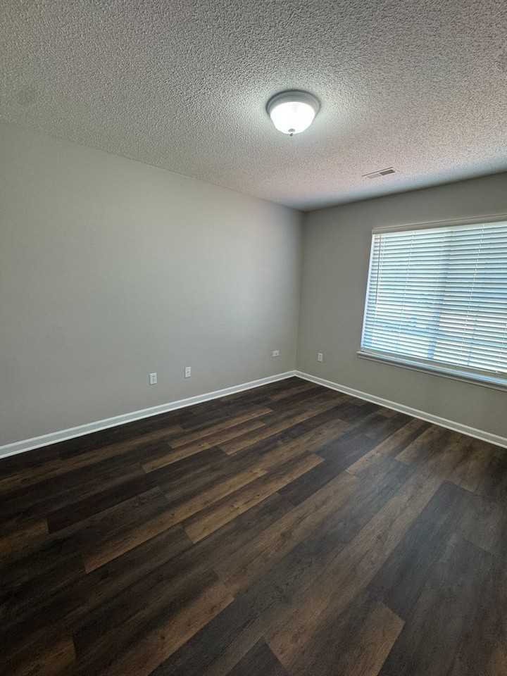 2410 Bentley Ct - Photo 5 of 16