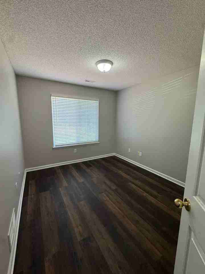 2410 Bentley Ct - Photo 6 of 16