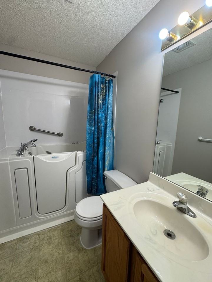 2410 Bentley Ct - Photo 7 of 16