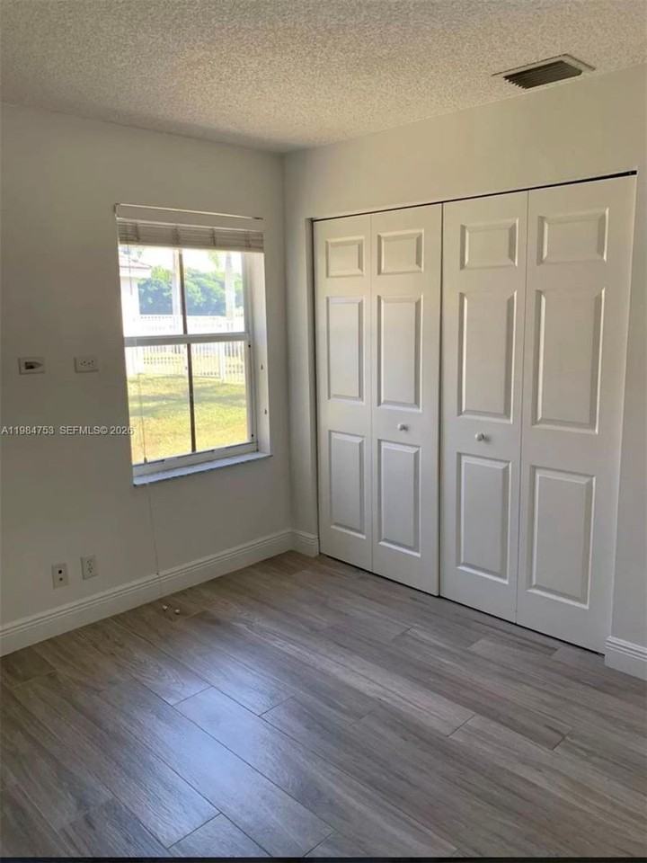 1918 Andromeda Ln - Photo 5 of 15