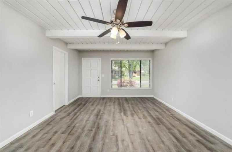 2201 Juanita Ln - Photo 3 of 10