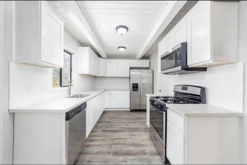 2201 Juanita Ln - Photo 4 of 10