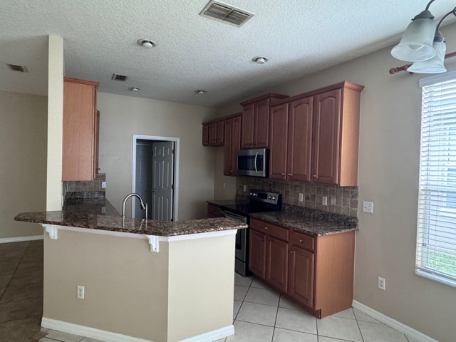 4654 Redmond Pl - Photo 4 of 12