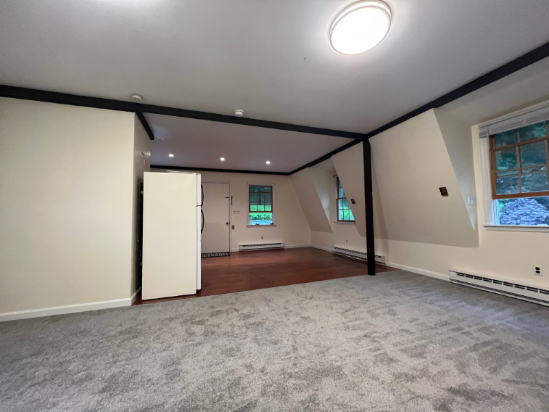 322 E Boyds Rd - Photo 4 of 7