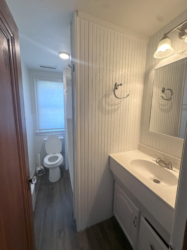 303 N Delphine Ave #303 - Photo 2 of 16