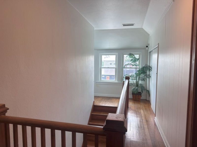 303 N Delphine Ave #303 - Photo 3 of 16