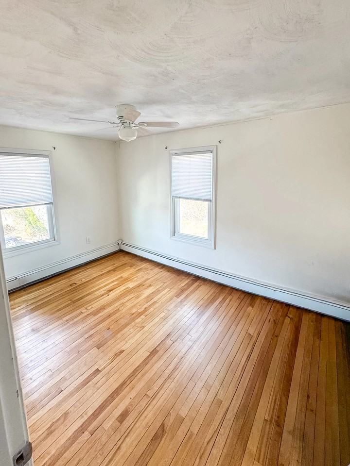 29 Russell Rd - Photo 5 of 18