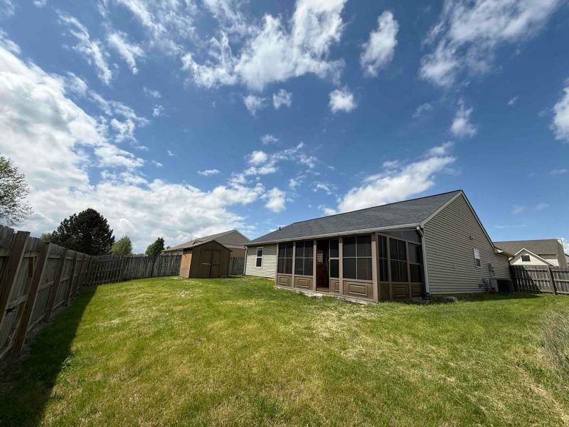 1327 Roundtable Dr - Photo 3 of 8