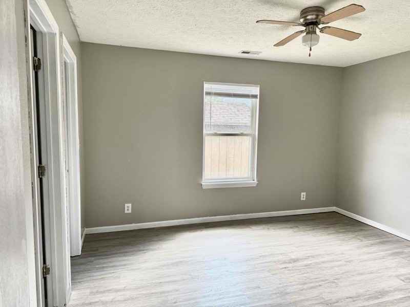 1327 Roundtable Dr - Photo 6 of 8