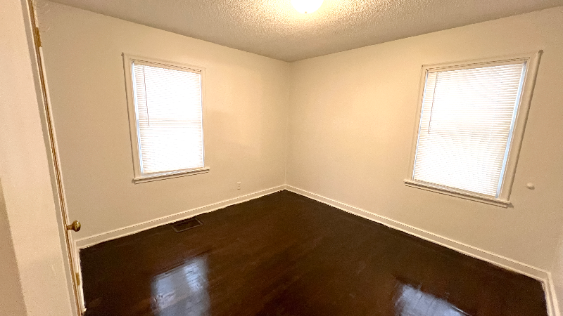 2215 45th Ave Ne - Photo 2 of 14