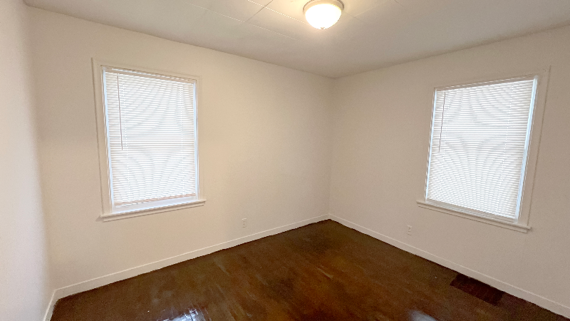 2215 45th Ave Ne - Photo 3 of 14