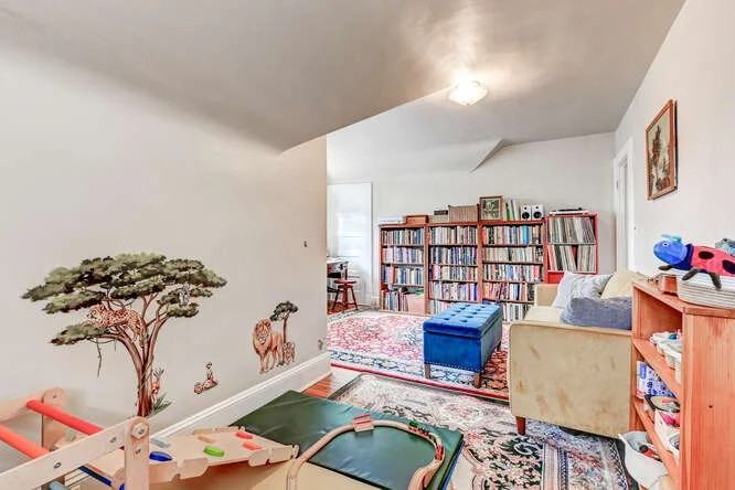 692 Gladstone Ave #2 - Photo 2 of 15