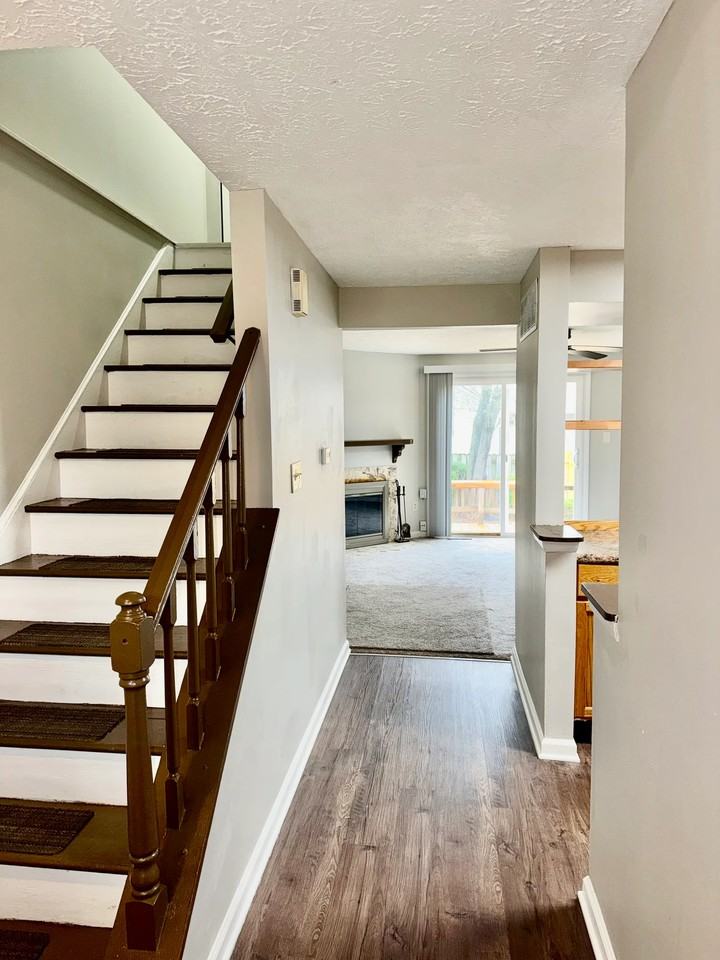 6813 Cross Key Dr - Photo 3 of 23