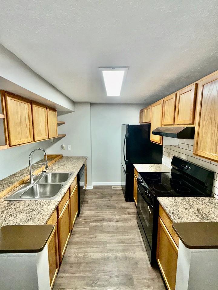 6813 Cross Key Dr - Photo 4 of 23