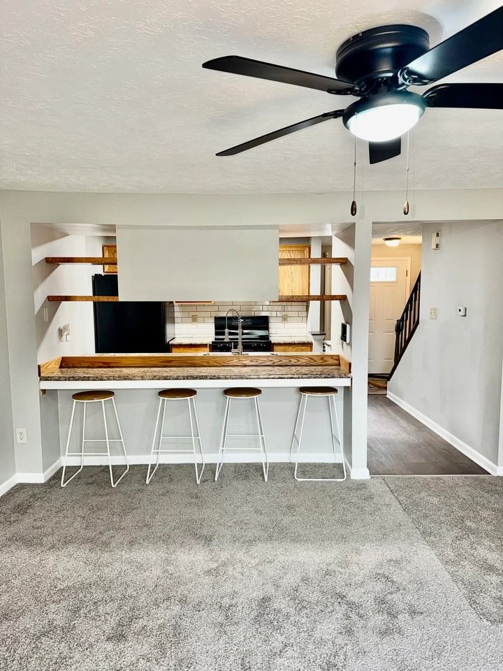 6813 Cross Key Dr - Photo 5 of 23