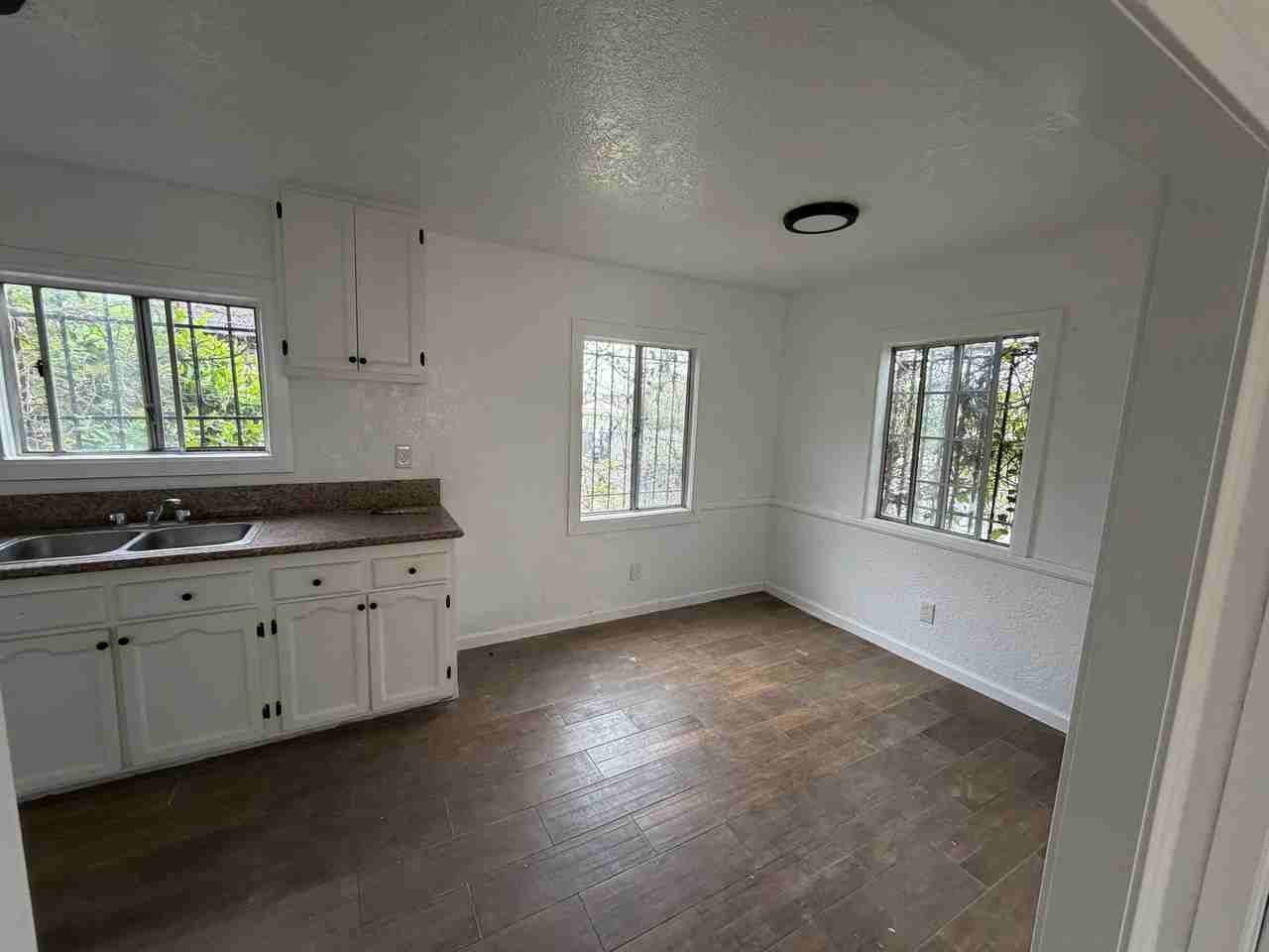 11100 S Normandie Ave #3-4 - Photo 4 of 8