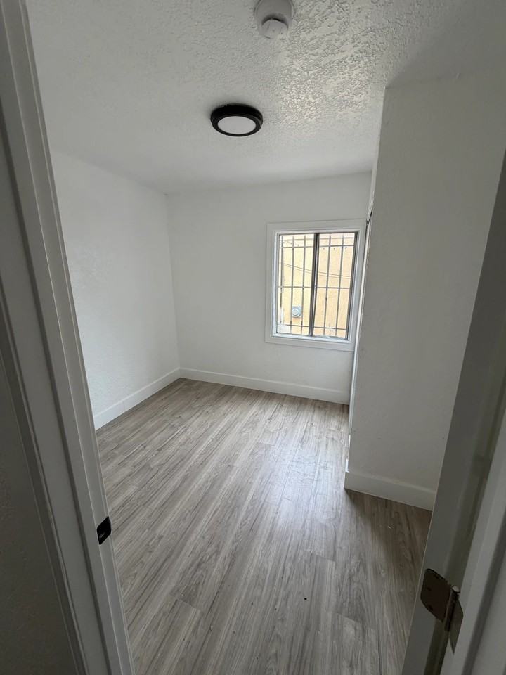 11100 S Normandie Ave #3-4 - Photo 6 of 8