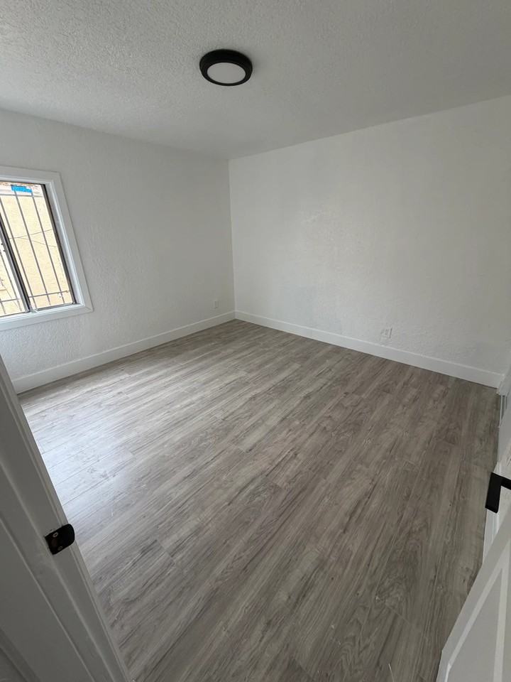 11100 S Normandie Ave #3-4 - Photo 7 of 8