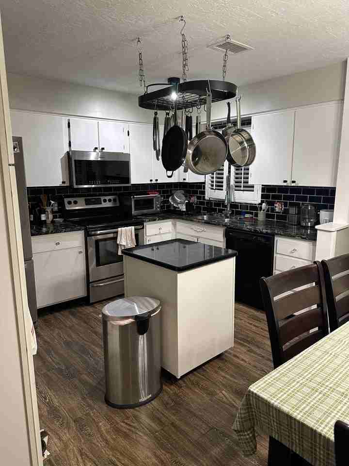 136 Woodside Dr - Photo 3 of 15