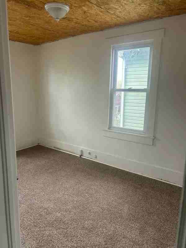 410 Oak St - Photo 2 of 10