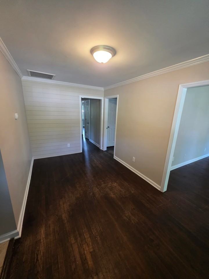 1311 Shannonhouse Dr - Photo 3 of 15