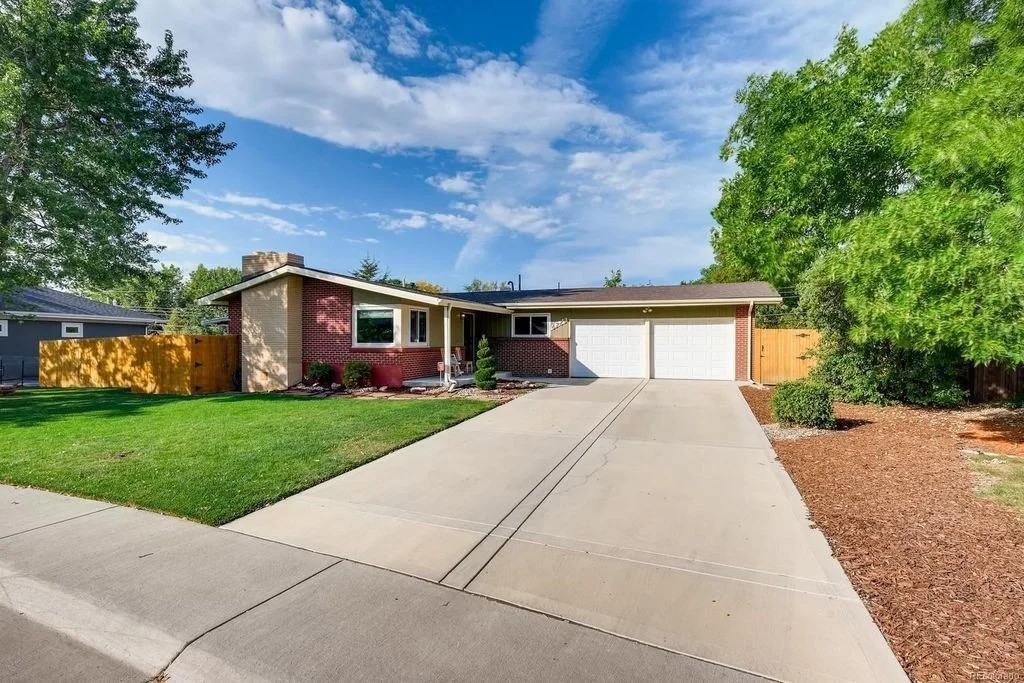 6725 S Penrose Ct - Photo 2 of 19