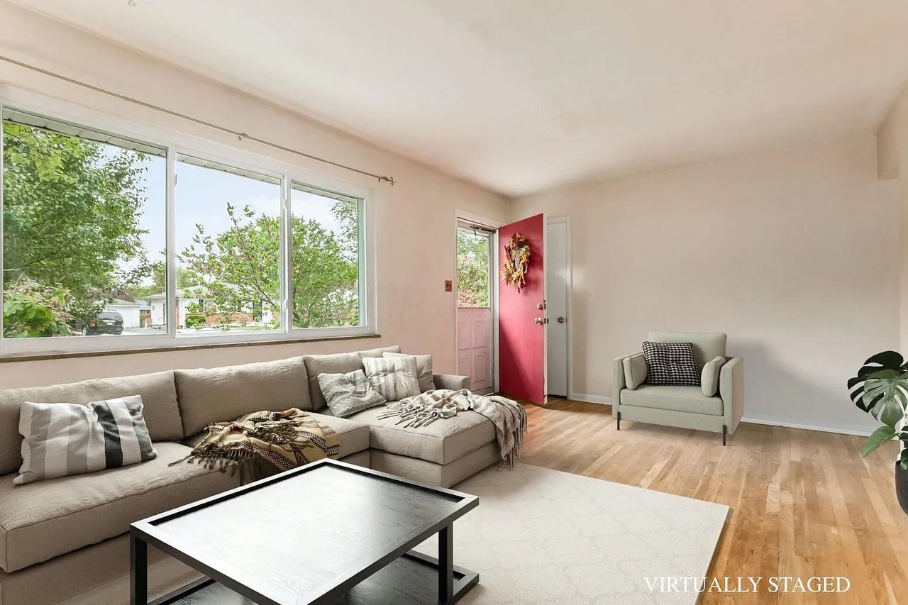 2366 Shrewsbury Rd - Photo 3 of 11