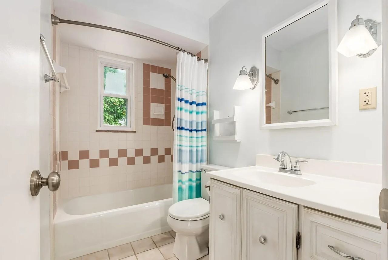 2366 Shrewsbury Rd - Photo 7 of 11