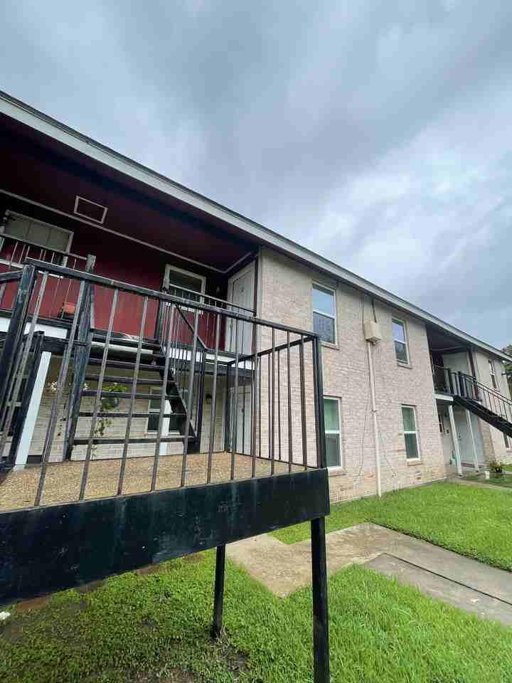 Southern Oaks - Photo 2 of 2