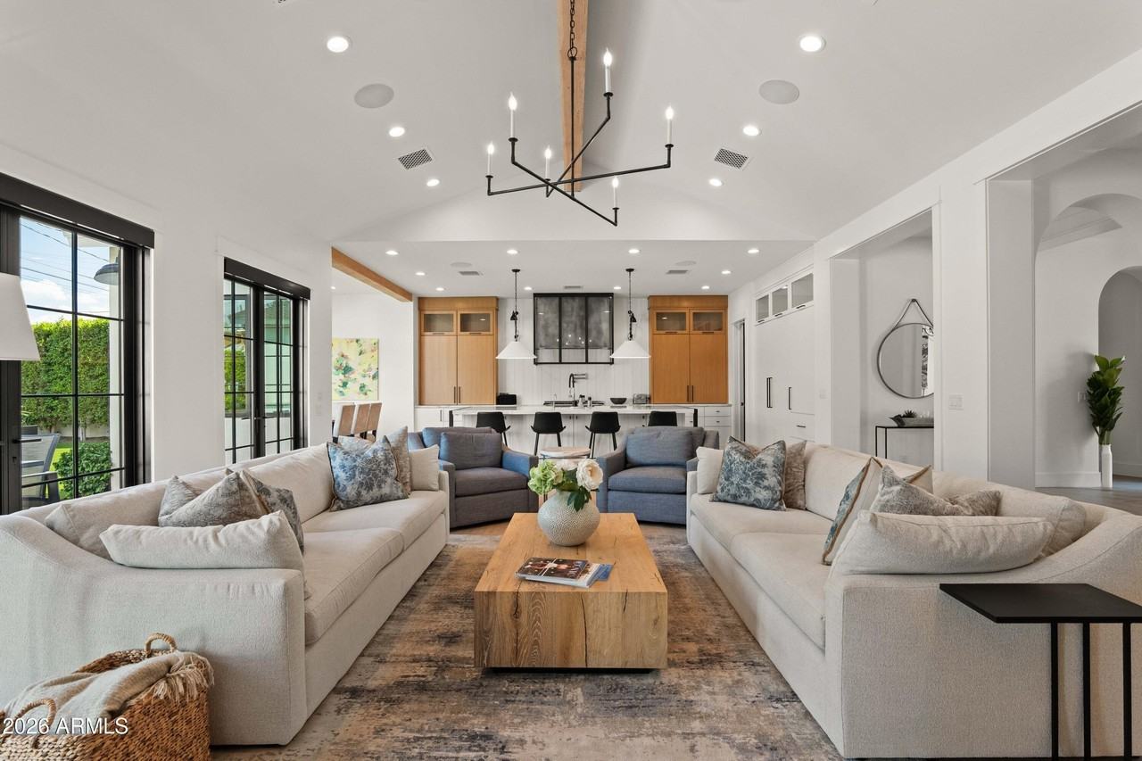 5309 N 33rd St - Photo 4 of 44