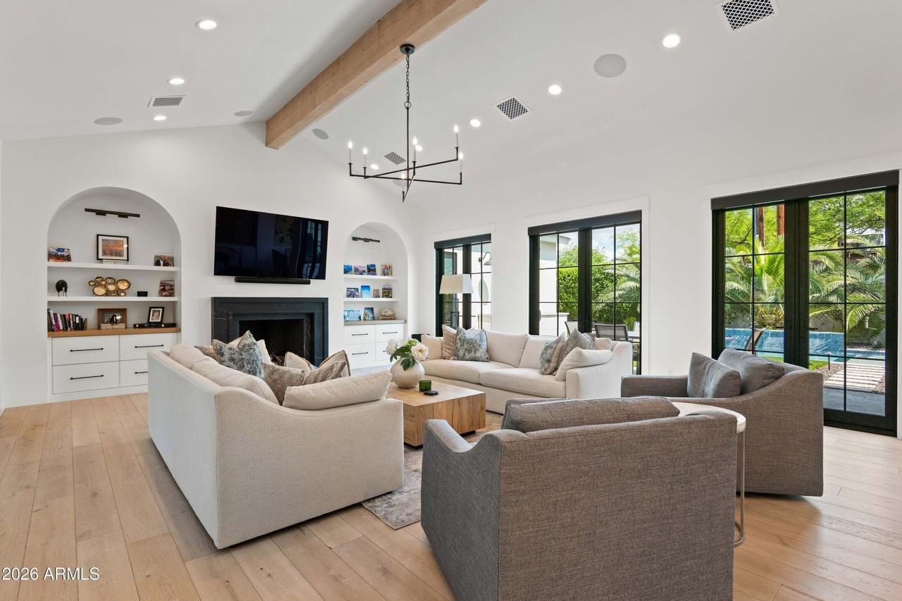 5309 N 33rd St - Photo 5 of 44