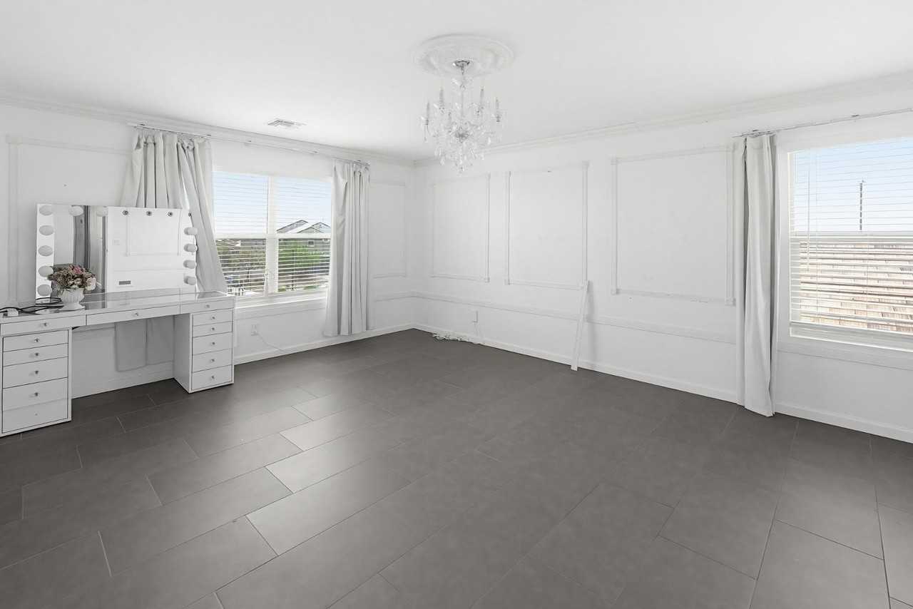 6815 W Encinas Ln - Photo 2 of 26