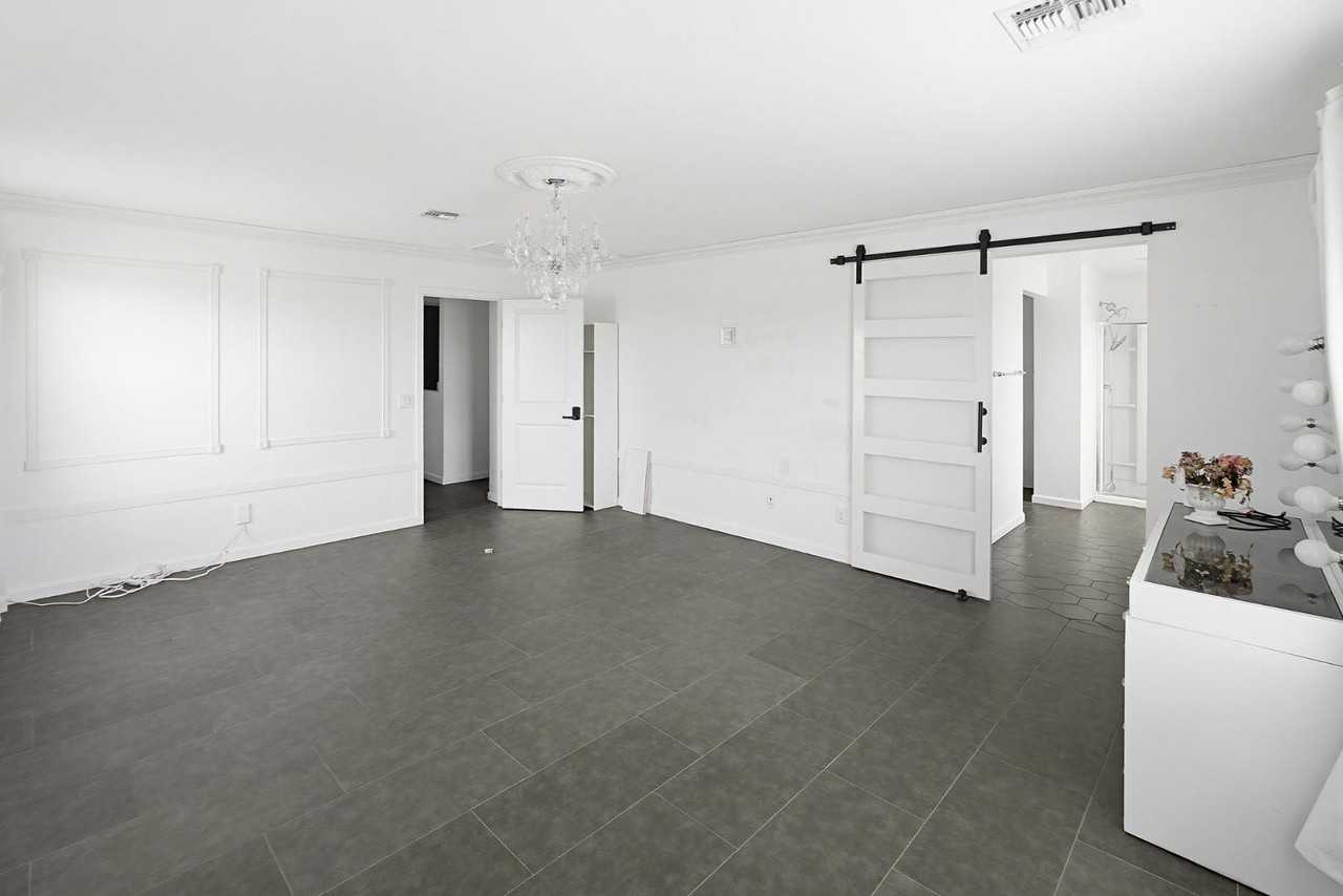 6815 W Encinas Ln - Photo 4 of 26