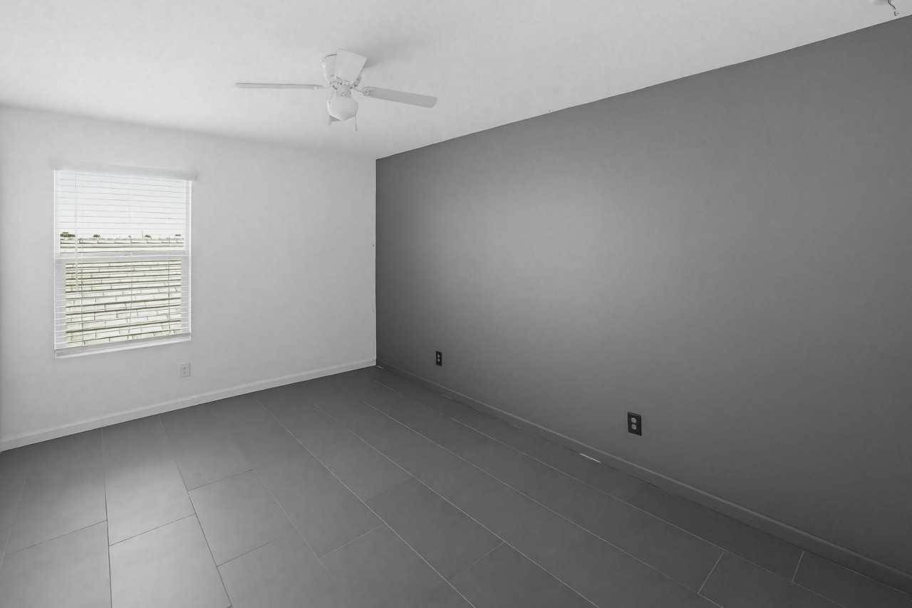 6815 W Encinas Ln - Photo 7 of 26