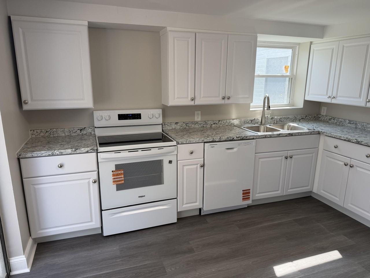 4454 University Dr - Photo 3 of 13