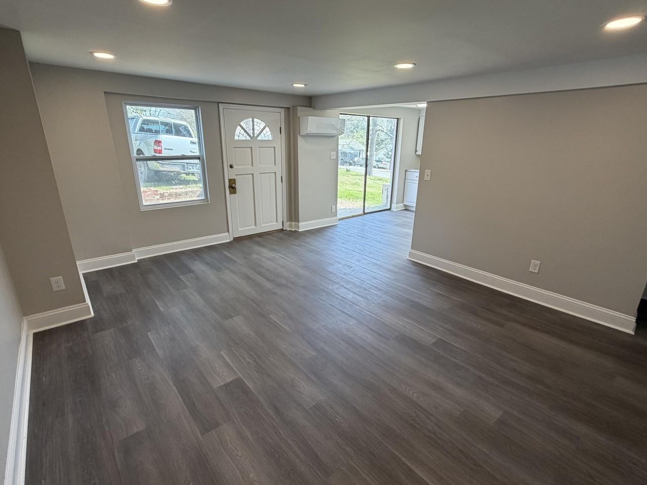 4454 University Dr - Photo 7 of 13