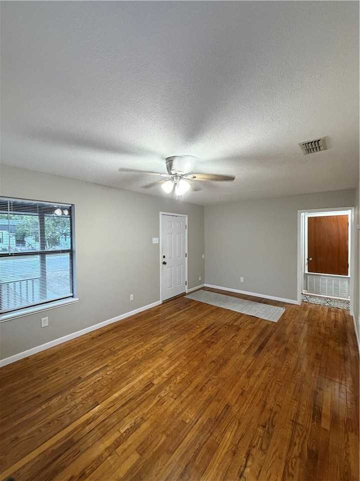 4321 Carlton St - Photo 4 of 17