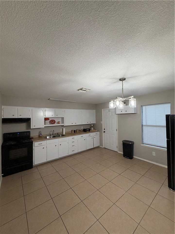 4321 Carlton St - Photo 6 of 17