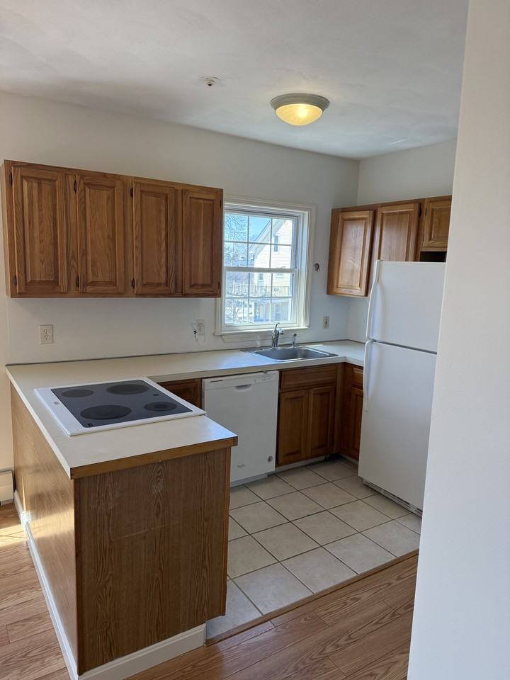 572 Main St #3 - Photo 5 of 15