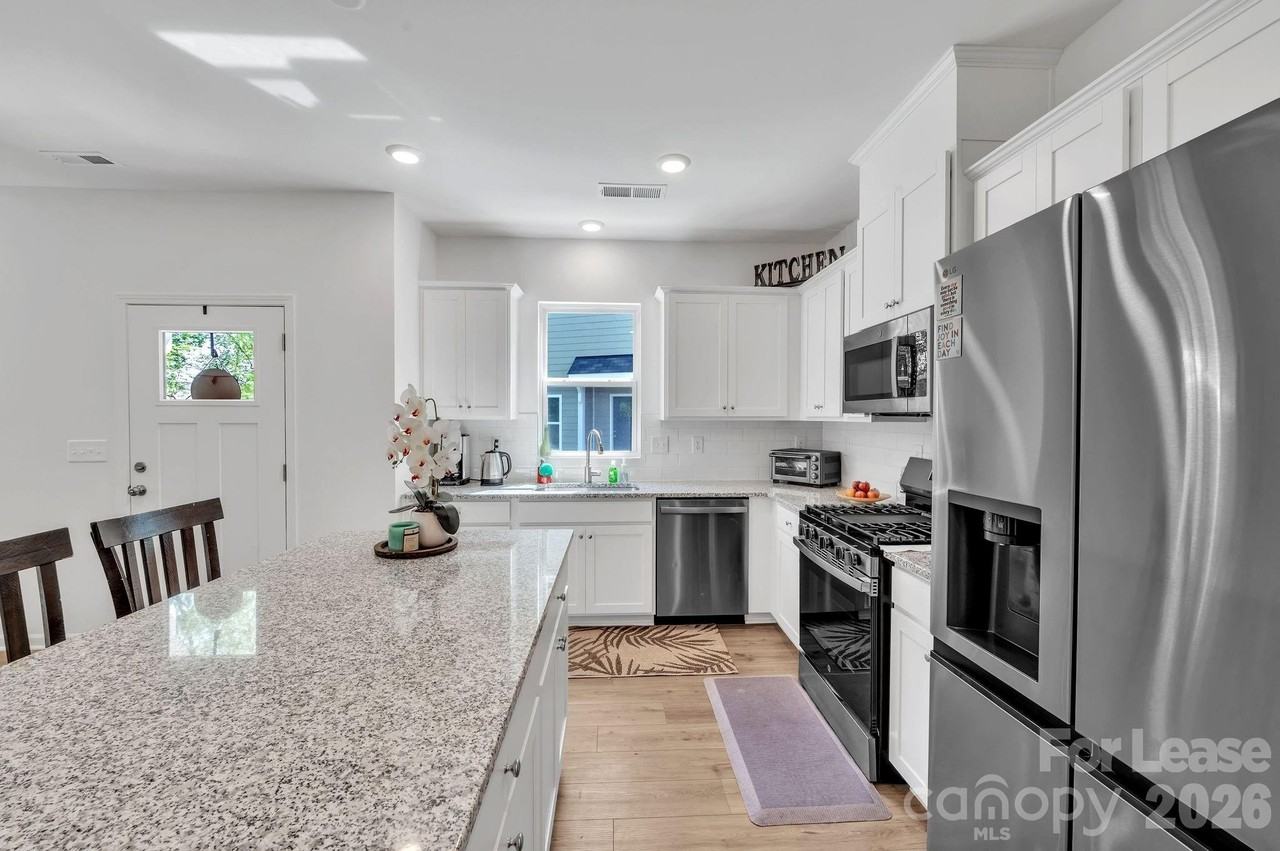 1940 Highland Park Dr - Photo 4 of 30