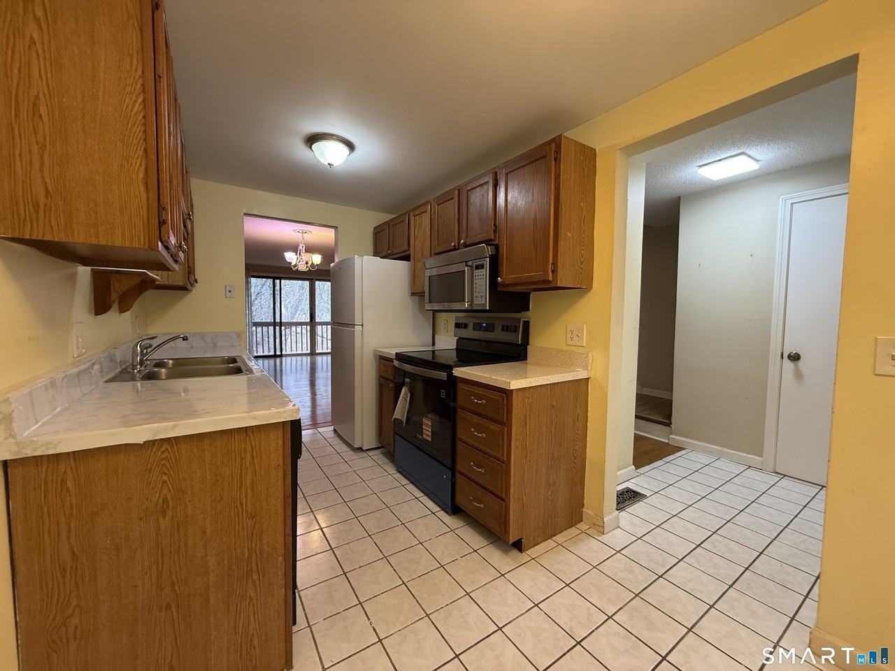 32 Upper Pattagansett Rd Unit 25 - Photo 3 of 15