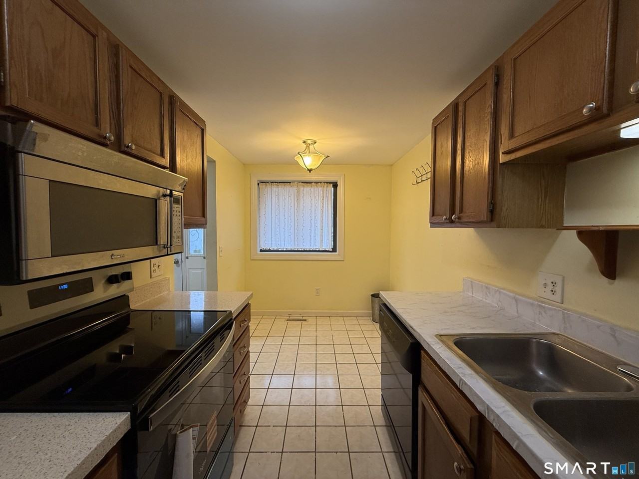 32 Upper Pattagansett Rd Unit 25 - Photo 4 of 15