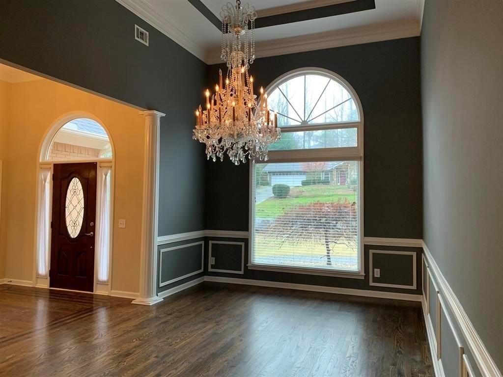 930 Richmond Hill Dr - Photo 4 of 46