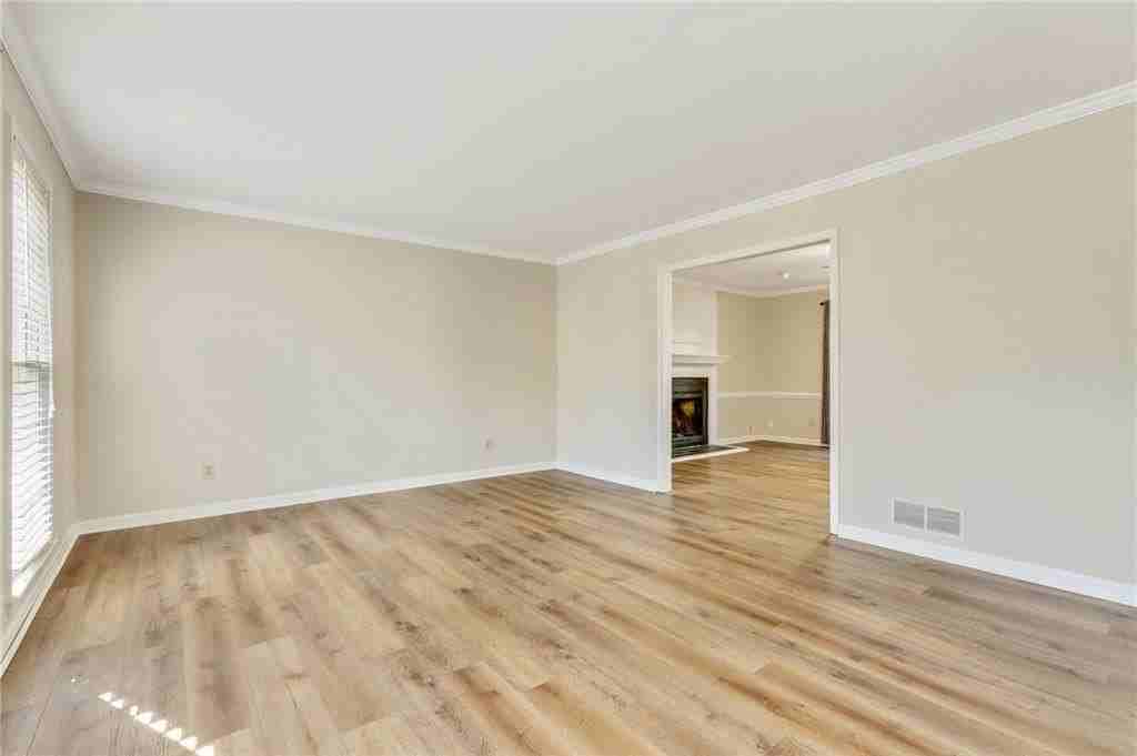 4365 Burnleigh Chase Ne - Photo 4 of 30