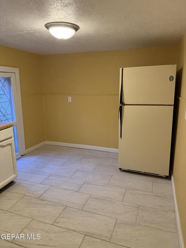 1213 N Boone St - Photo 7 of 22