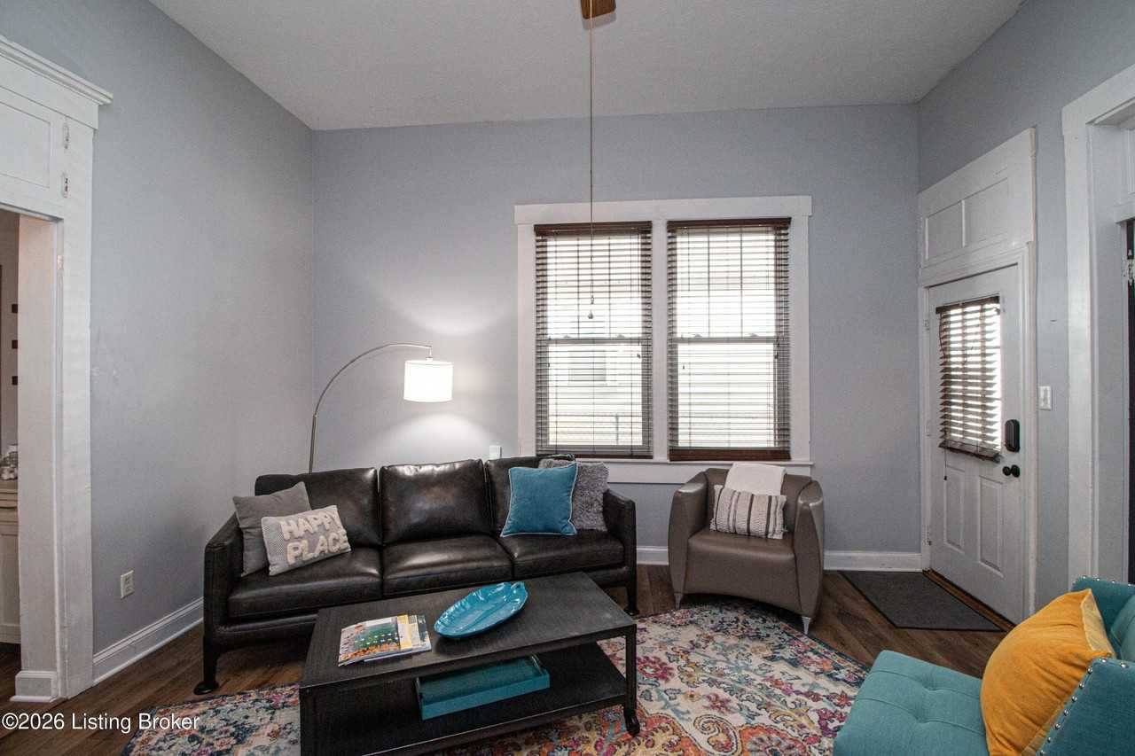 1825 Frankfort Ave - Photo 4 of 32