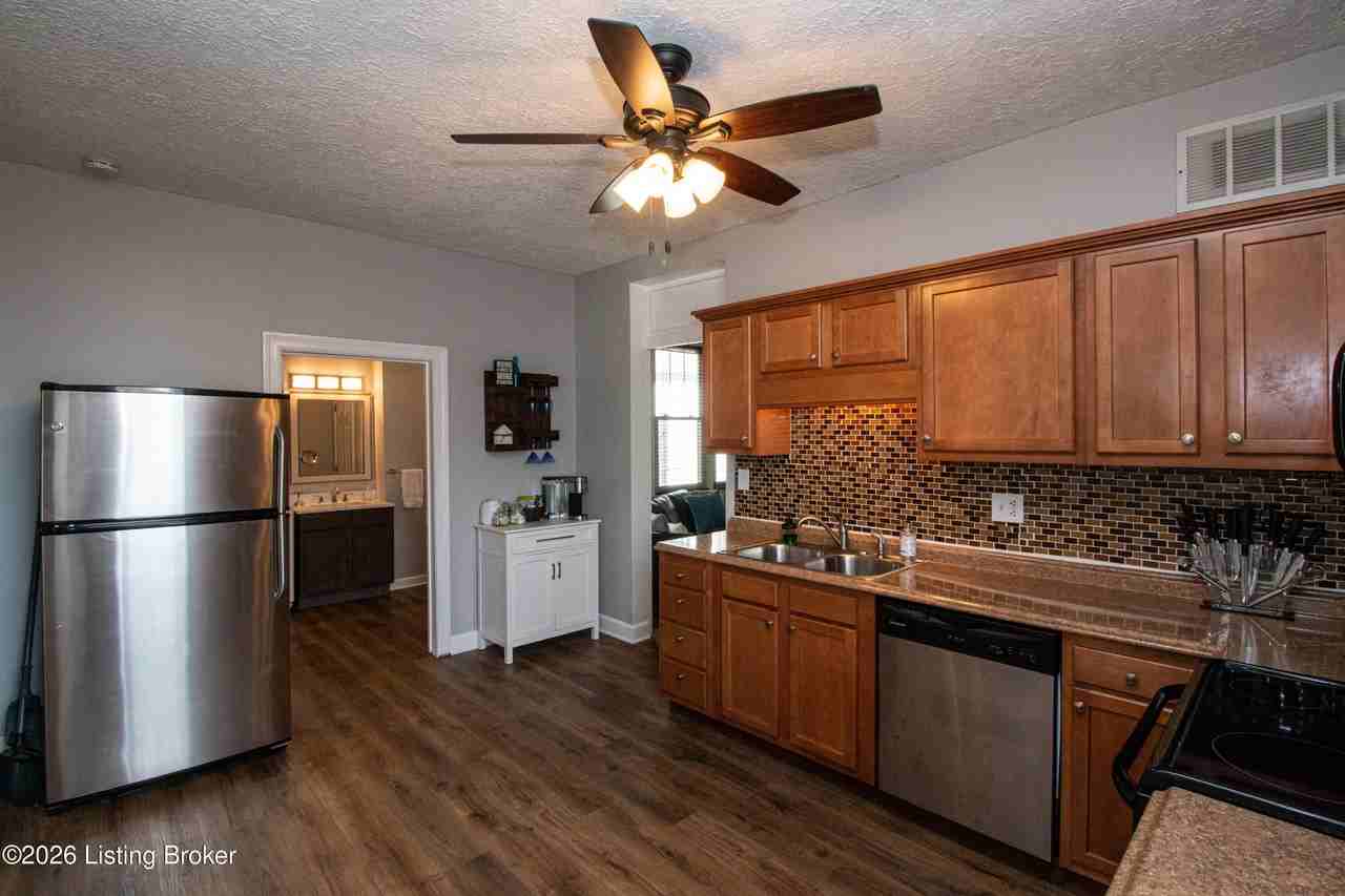 1825 Frankfort Ave - Photo 6 of 32