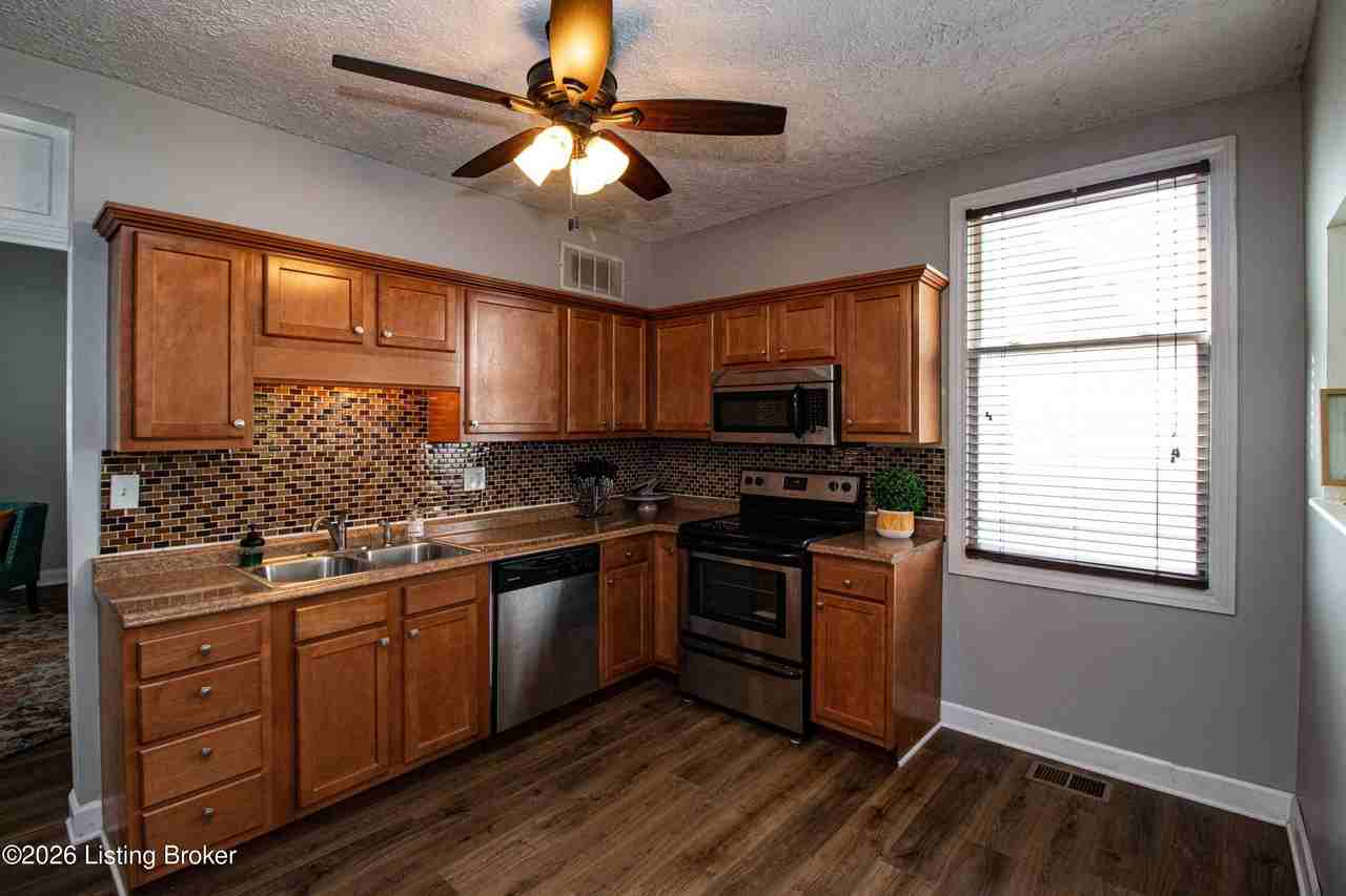 1825 Frankfort Ave - Photo 7 of 32